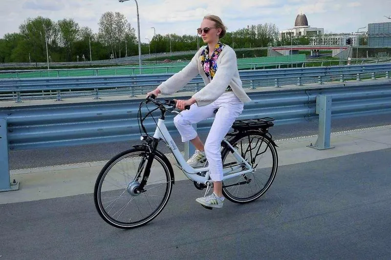 Czy na rower z silnikiem potrzebne jest prawo jazdy? Sprawdź najnowsze przepisy!