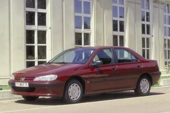 Gdzie znajduje się filtr paliwa w Peugeocie 406 2.0 benzyna? Lokalizacja i wymiana