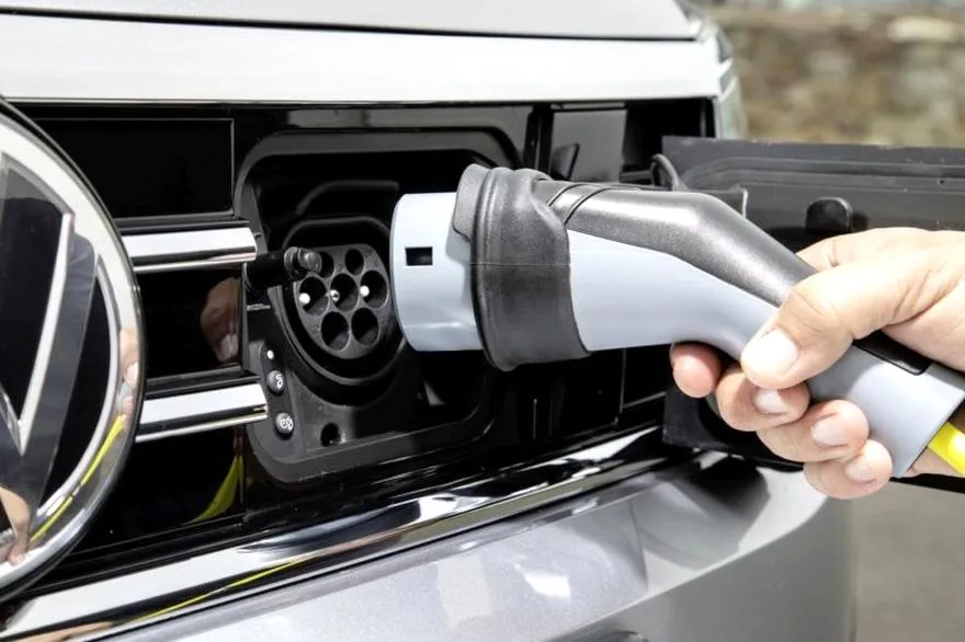 Jak długo trzeba ładować samochód elektryczny, aby cieszyć się bezproblemową jazdą?