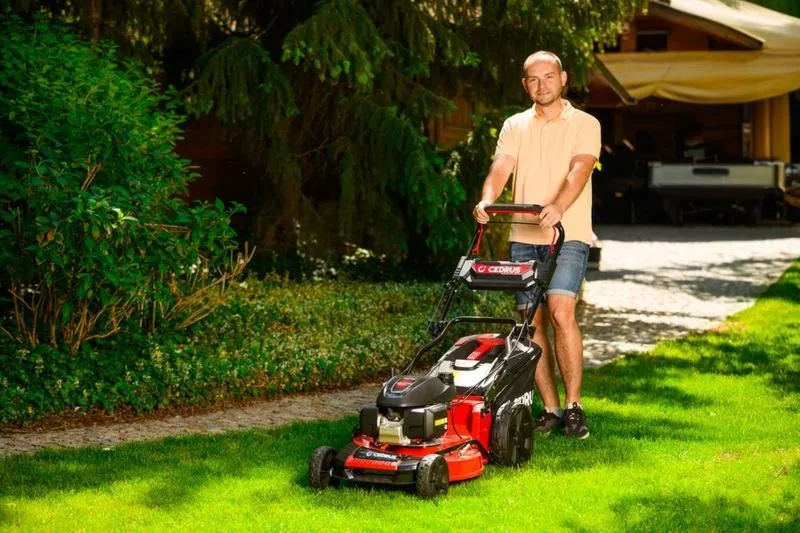 Jak dobrać odpowiednią ilość oleju do benzyny w kosie spalinowej?