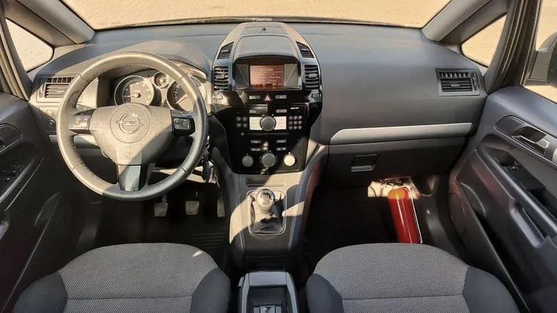 Jak krok po kroku odpowietrzyć sprzęgło w Opel Zafira B