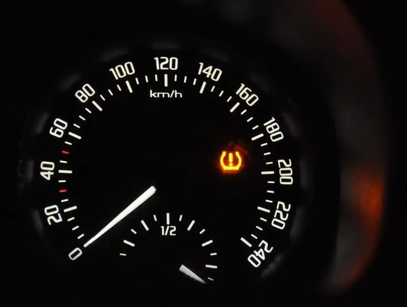 Jak pozbyć się kontrolki niskiego ciśnienia w oponach i zaoszczędzić na wizytach w serwisie?