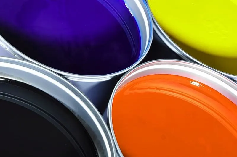 Jak znaleźć najlepszy lakier do samochodu? Przewodnik dla każdego kierowcy