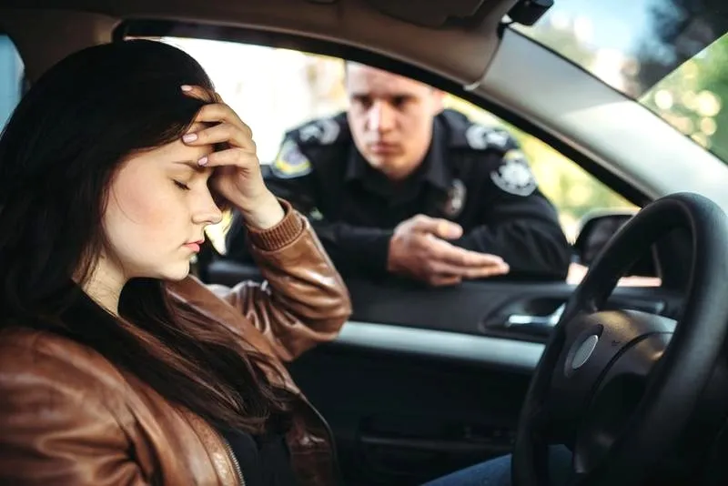 Kara za prowadzenie samochodu bez prawa jazdy: ile wynosi i jakie są konsekwencje