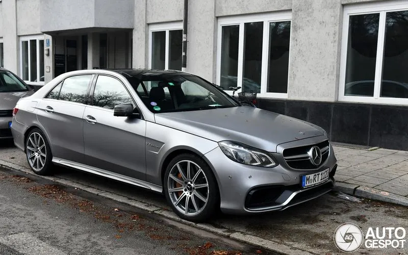 Prosty sposób na wymianę filtra kabinowego w Mercedesie W212