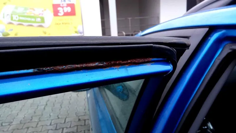 Naprawa zardzewiałych drzwi