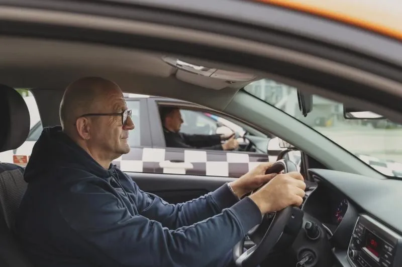 Techniki relaksacyjne za kierownicą